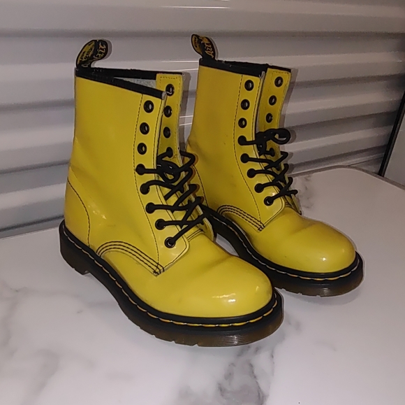 Dr Martens 1460 Patent Yellow Lace Up Combat Boots. Size 7 - Picture 3 of 11